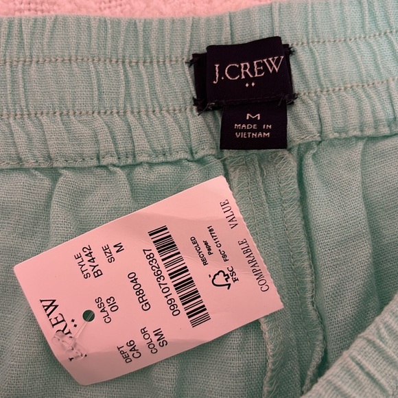 J. Crew Women's Green Cargo Shorts - Picture 3 of 6